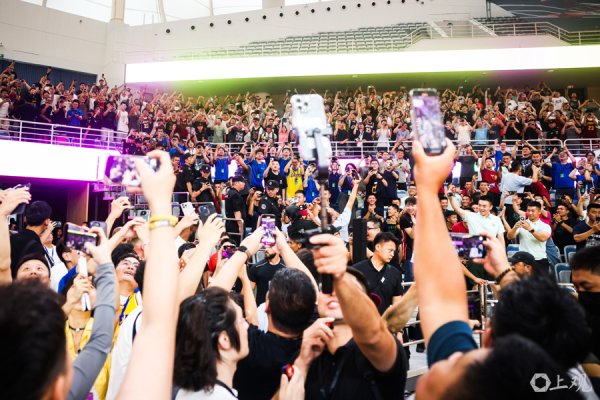 鼎合网 动力图｜NBA球星詹姆斯现身上海交大：勇敢行动就是答案